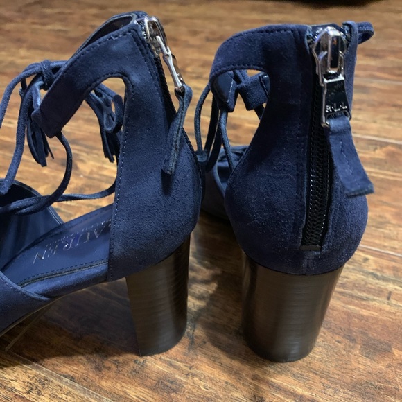 Lauren Ralph Lauren Hasel Heels - Picture 5 of 9